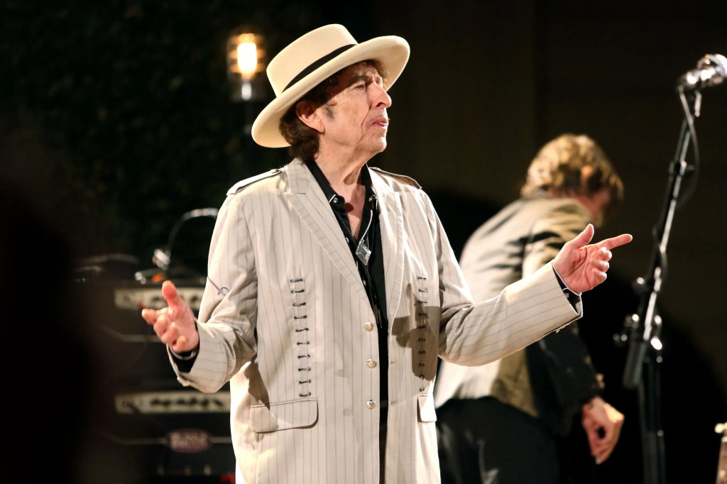 DYLAN SINGS MASTERS OF&nbsp;WAR