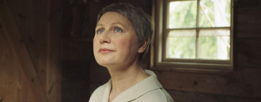 ELIZABETH FRASER GOES&nbsp;KOSMICHE