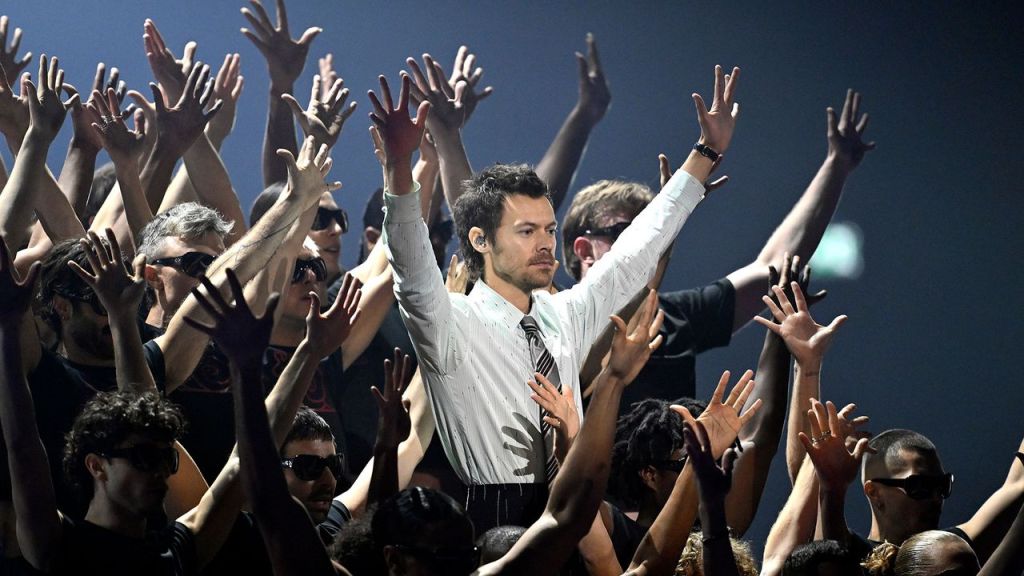 REVIEW / HARRY STYLES / KISS ALL THE TIME DISCO&nbsp;OCCASIONALLY