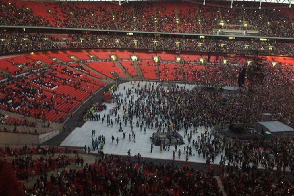 WHAT IS BLUE DOT FEVER, OR, IS THE BUBBLE BURSTING ON BIG&nbsp;SHOWS